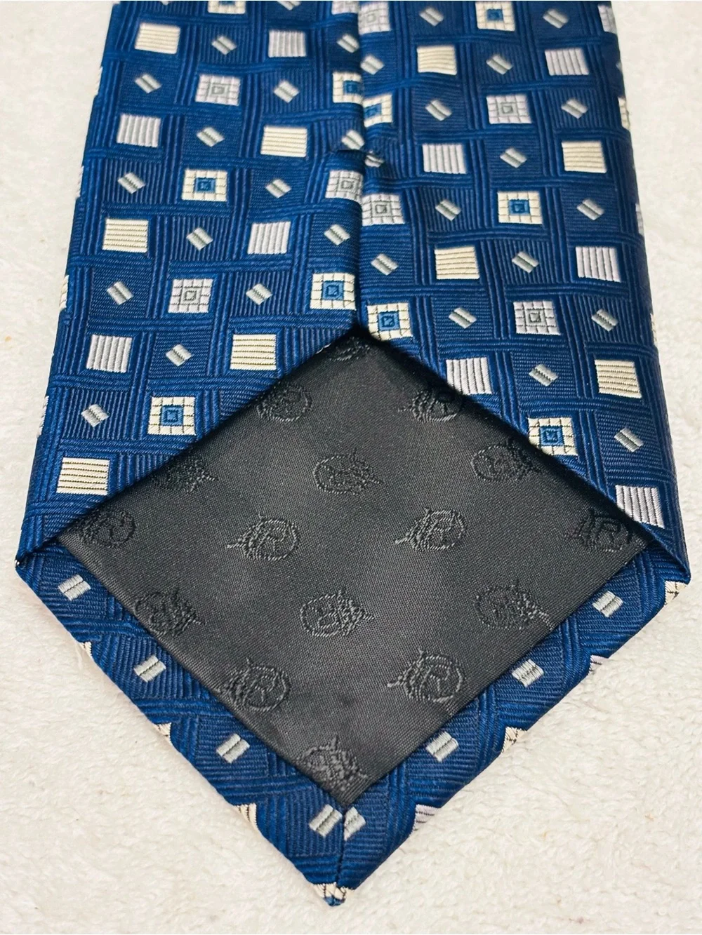 Brand New Stylish Tie By Daniel Gray - Tie Width Is 4 Inches
